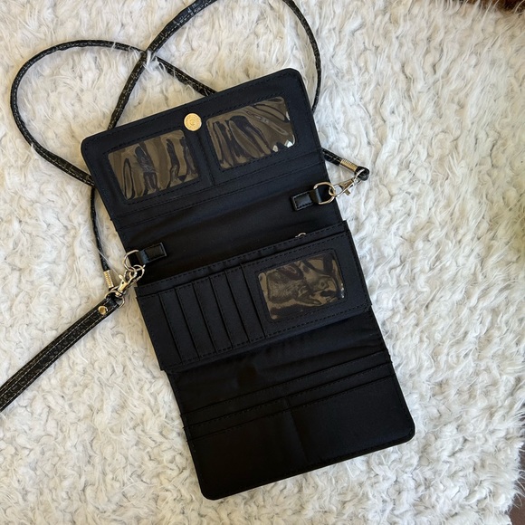 NWOT Cross body embroidered scull bag with card holders - Picture 3 of 4